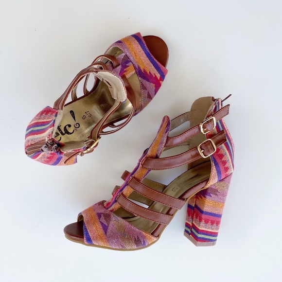 Etcetera Bohemian Pattern Heels - Picture 4 of 7